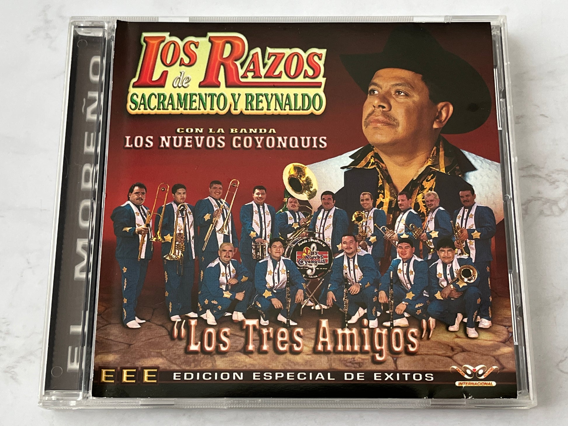 Los Razos de Sacramento y Reynaldo con Banda Los Nuevos Coyonquis – Los Tres Amigos