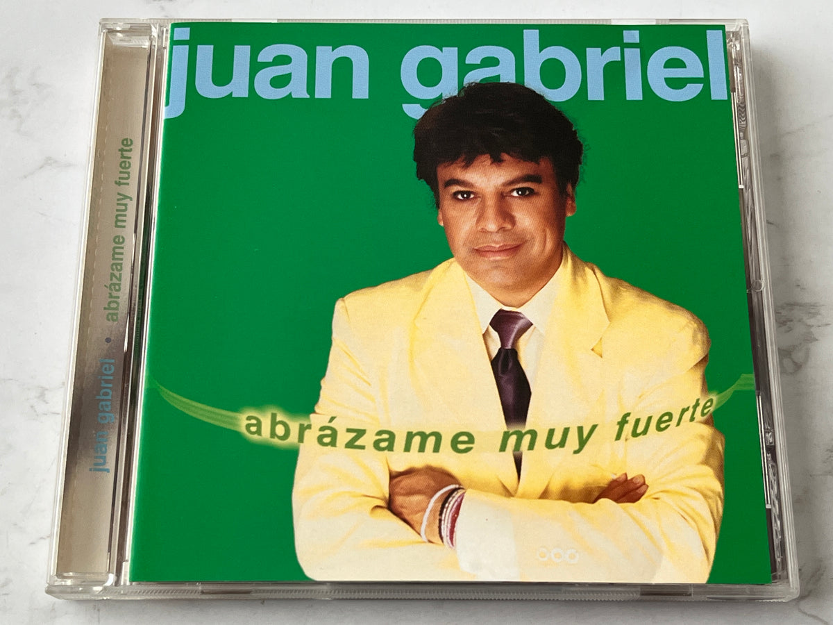 Juan Gabriel – Abrázame Muy Fuerte (2000)