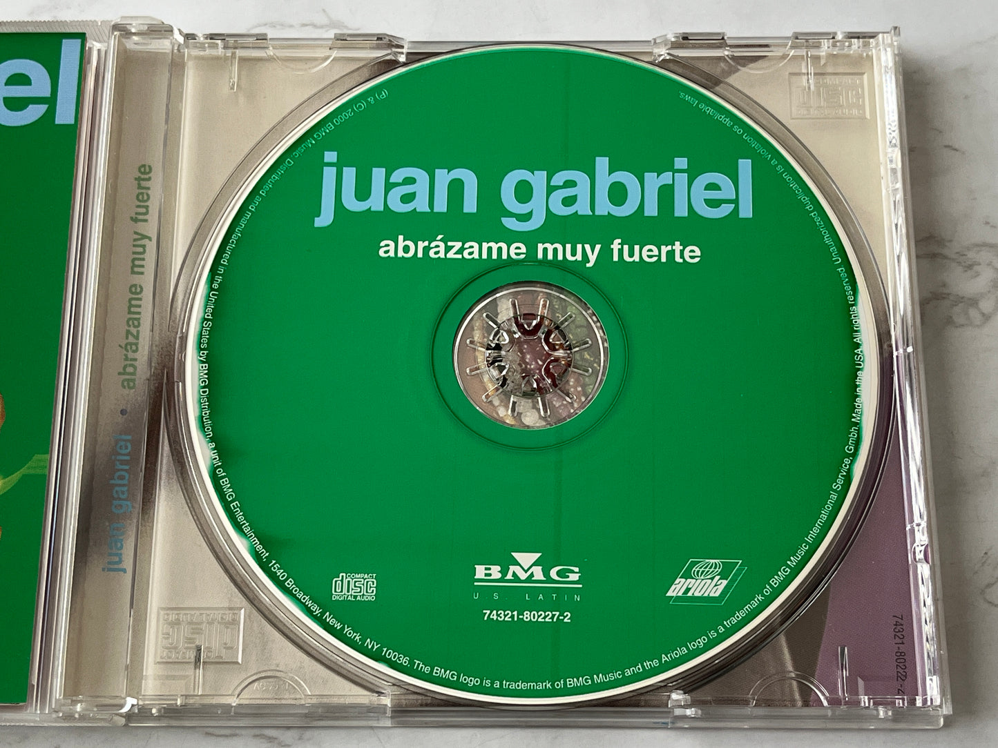 Juan Gabriel – Abrázame Muy Fuerte (2000)