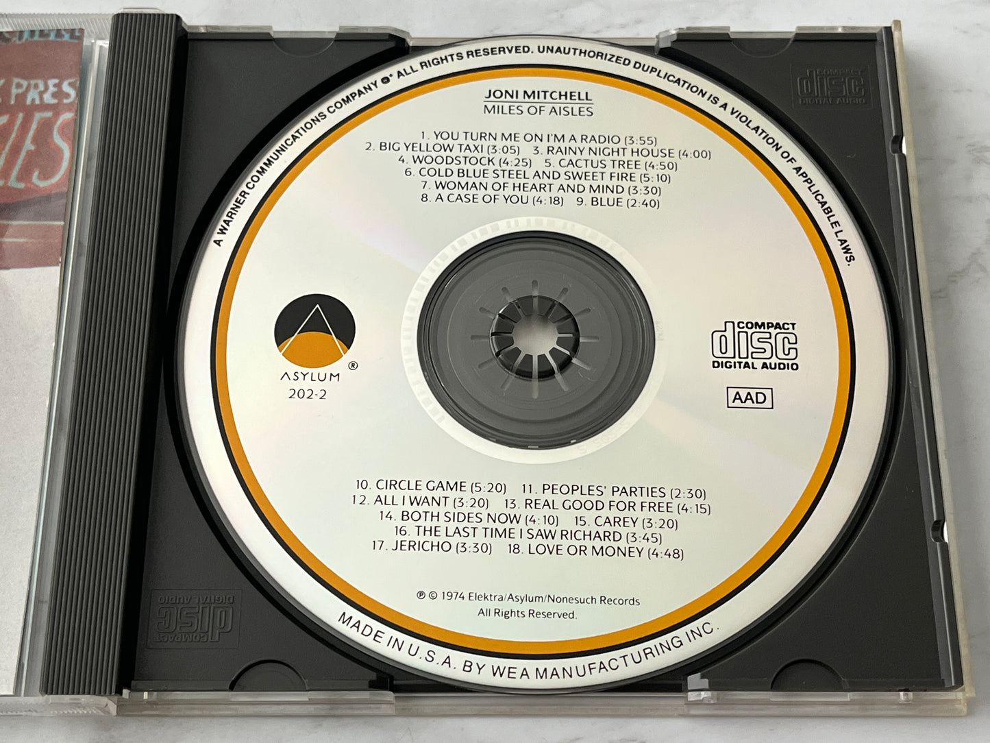 Joni Mitchell – Miles Of Aisles