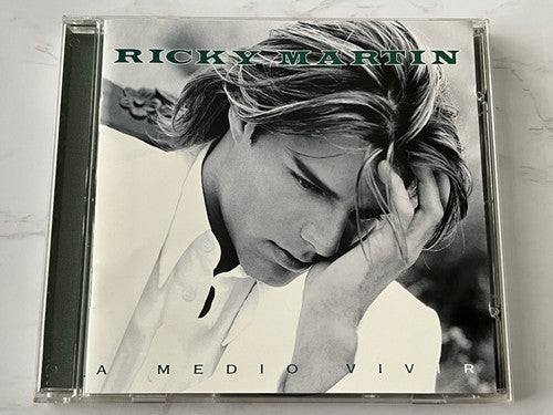 Ricky Martin – A Medio Vivir (1995)