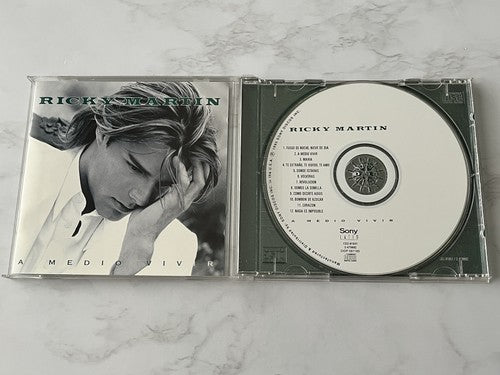 Ricky Martin – A Medio Vivir (1995)