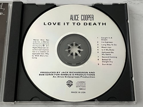 Alice Cooper – Love It To Death