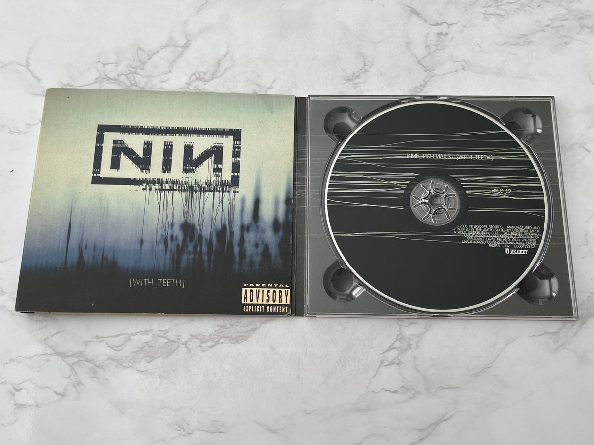 Nine Inch Nails – With Teeth (2005)