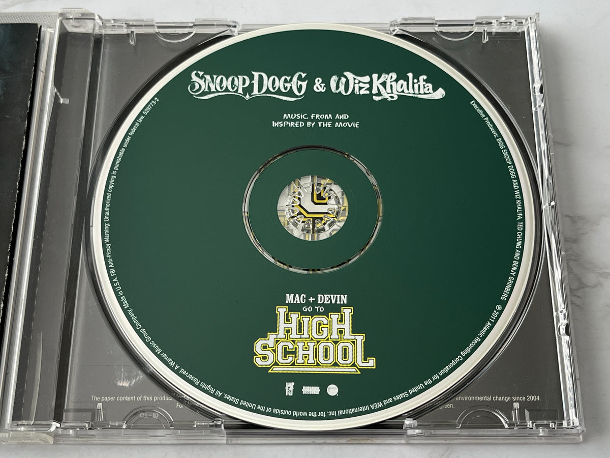Snoop Dogg & Wiz Khalifa – Mac + Devin Go To High School (2011)