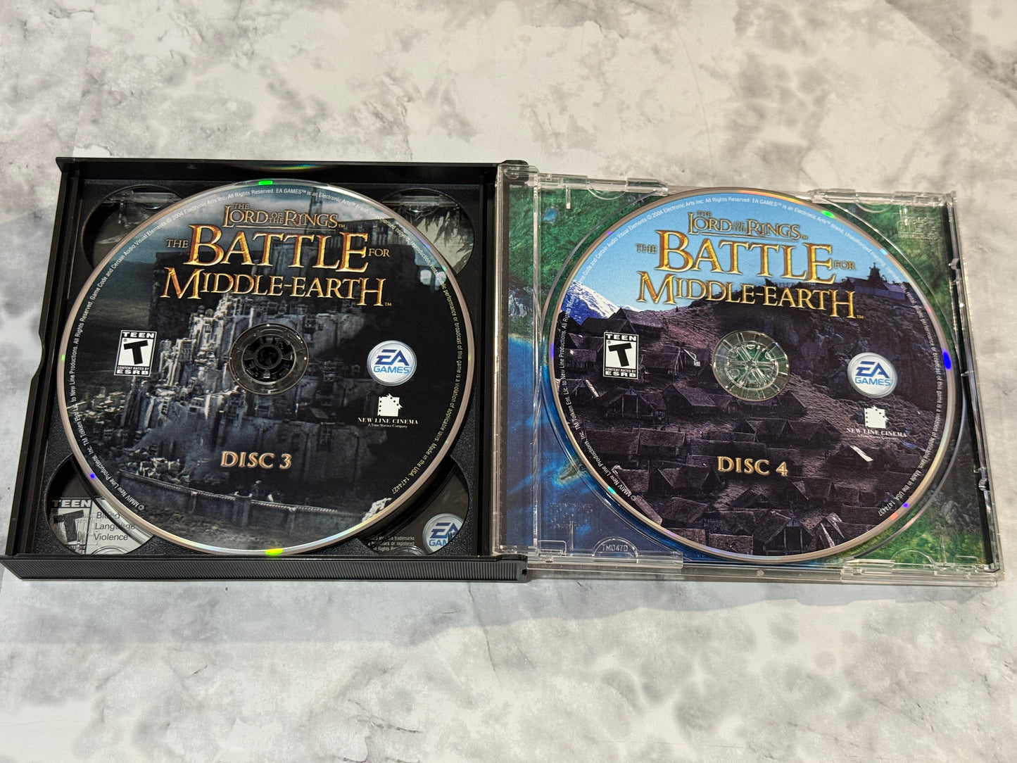 Lord Of The Rings Battle For Middle-Earth PC 4 Disc Set 2004 EA Games CIB