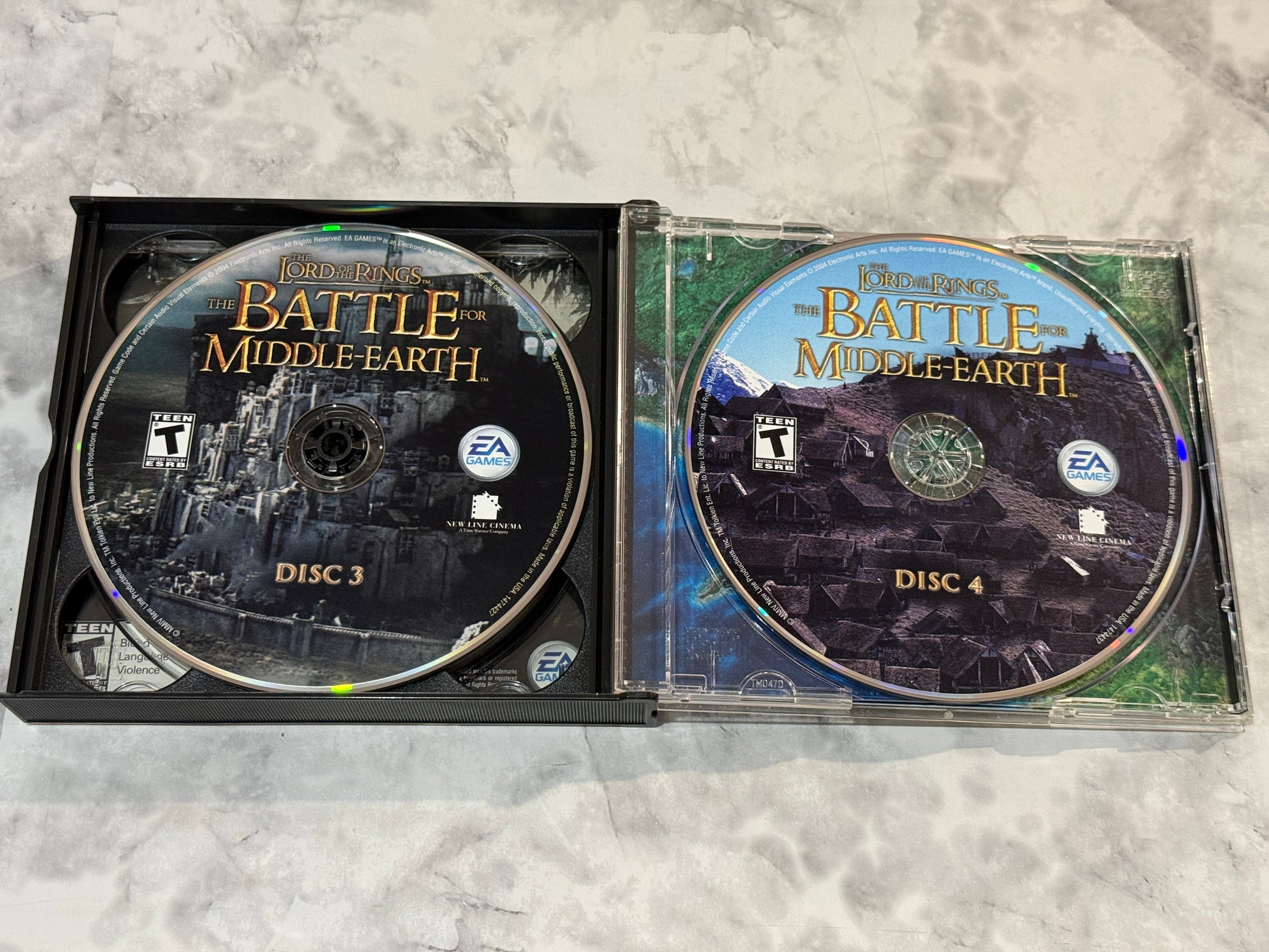 Lord Of The Rings Battle For Middle-Earth PC 4 Disc Set 2004 EA Games CIB