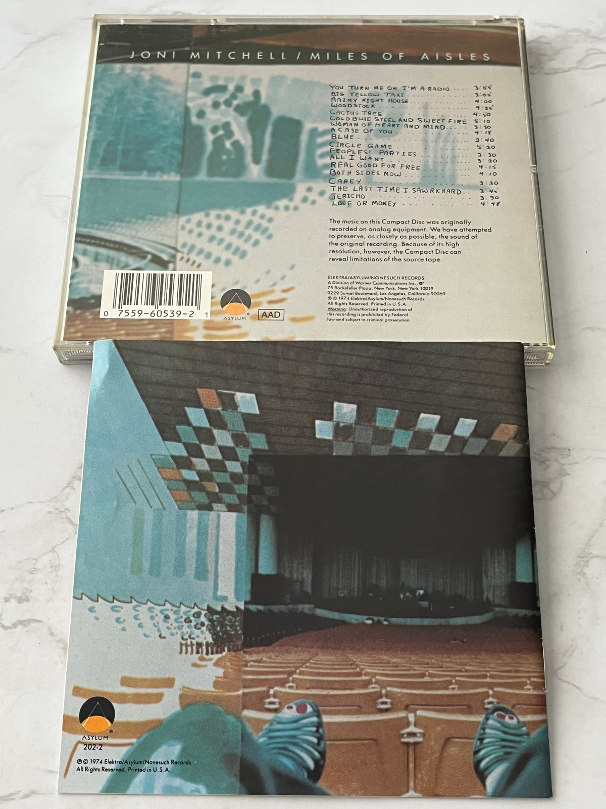 Joni Mitchell – Miles Of Aisles