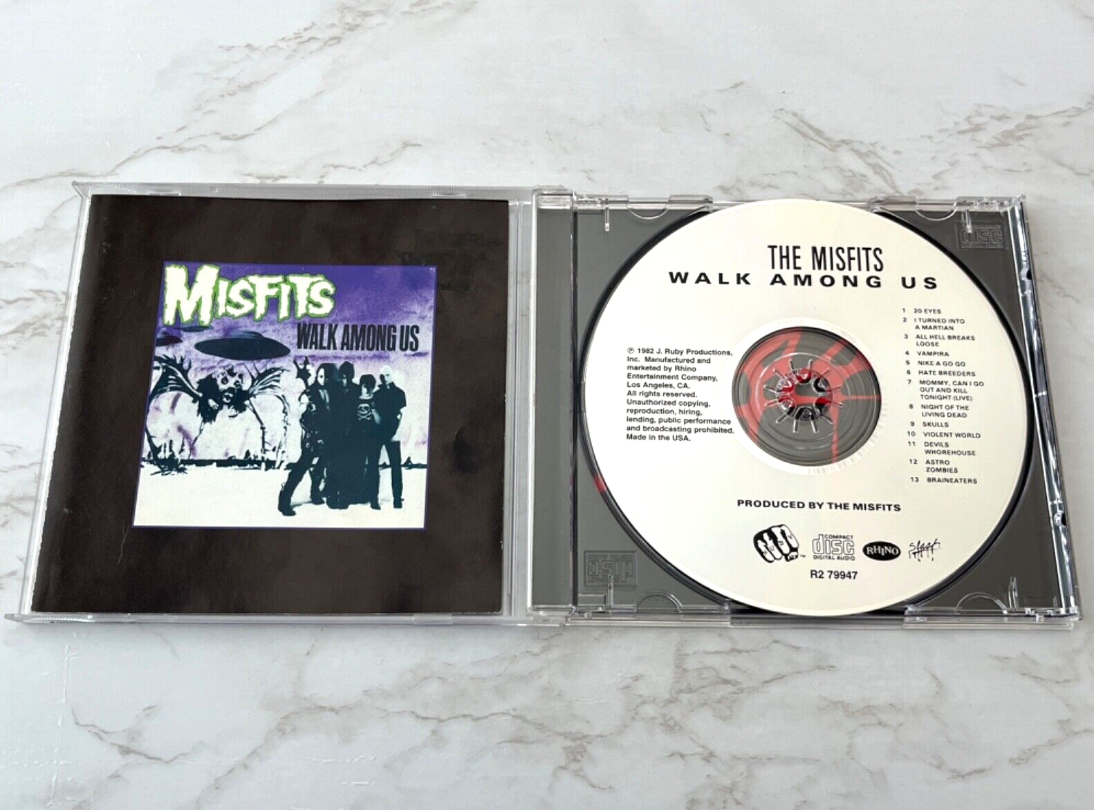 Misfits – Walk Among Us (2000)