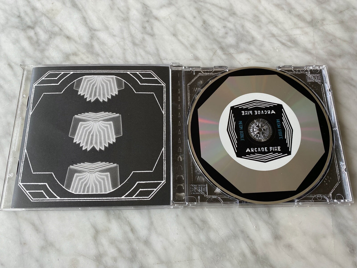 Arcade Fire – Neon Bible (2007)