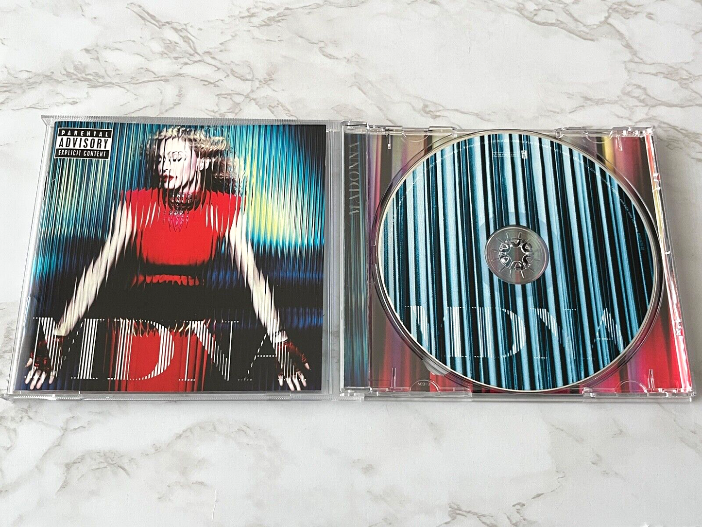 Madonna – Mdna (2012)