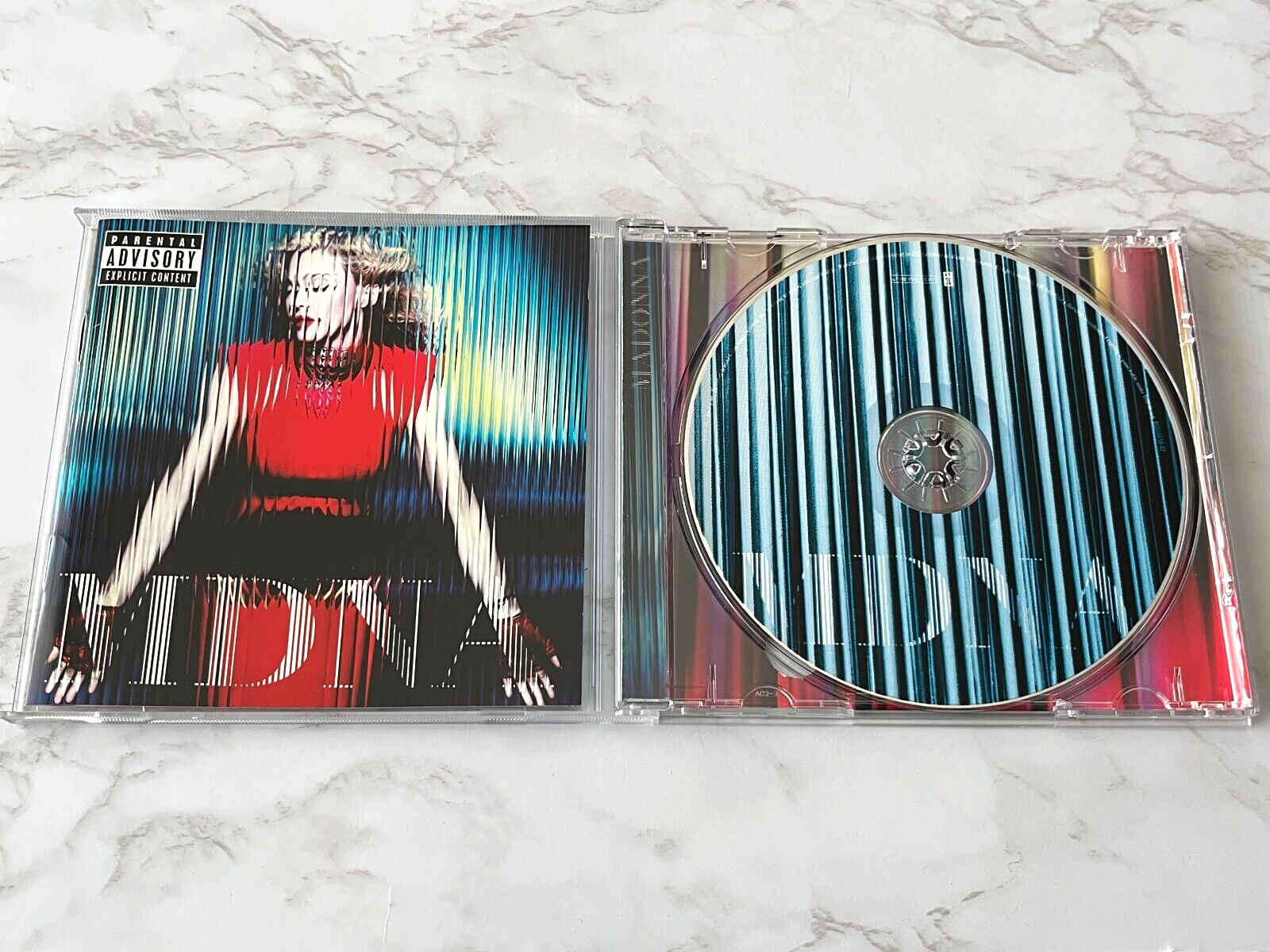 Madonna – Mdna (2012)