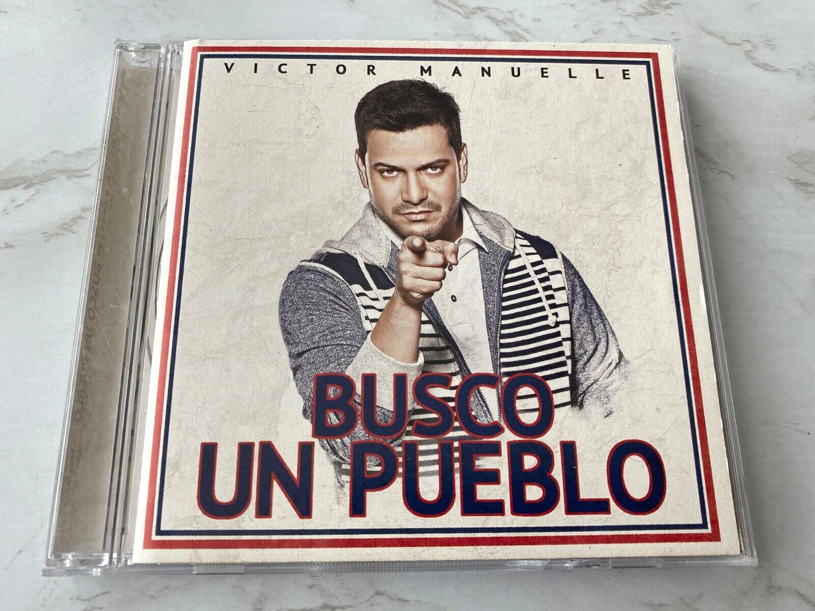 Victor Manuel – Busco Un Pueblo (2012)