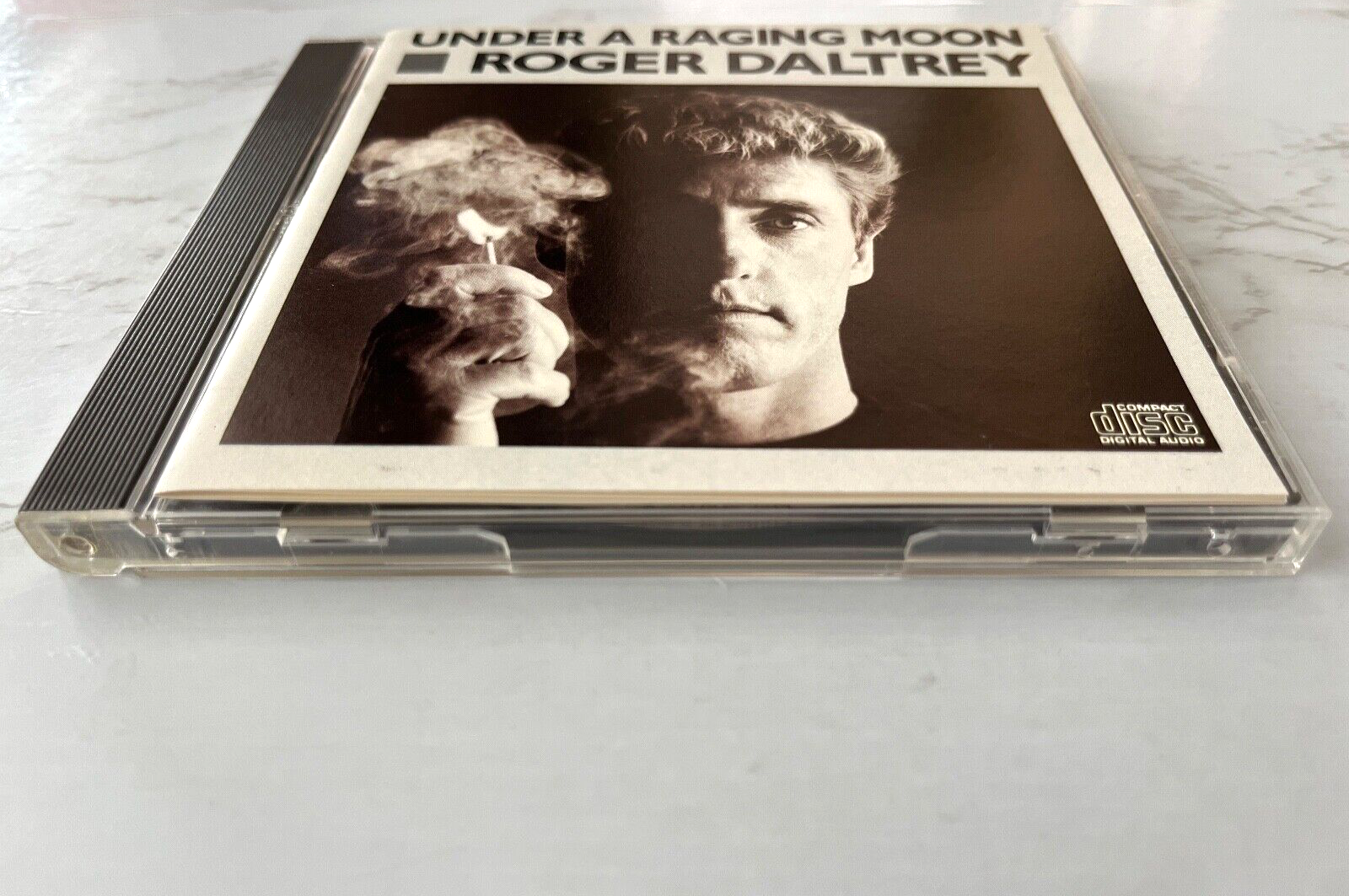 Roger Daltrey – Under A Raging Moon (1985) [JAPAN PRESS]
