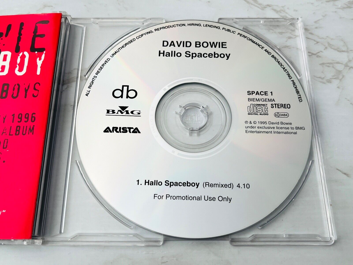 David Bowie – Hallo Spaceboy (1996)