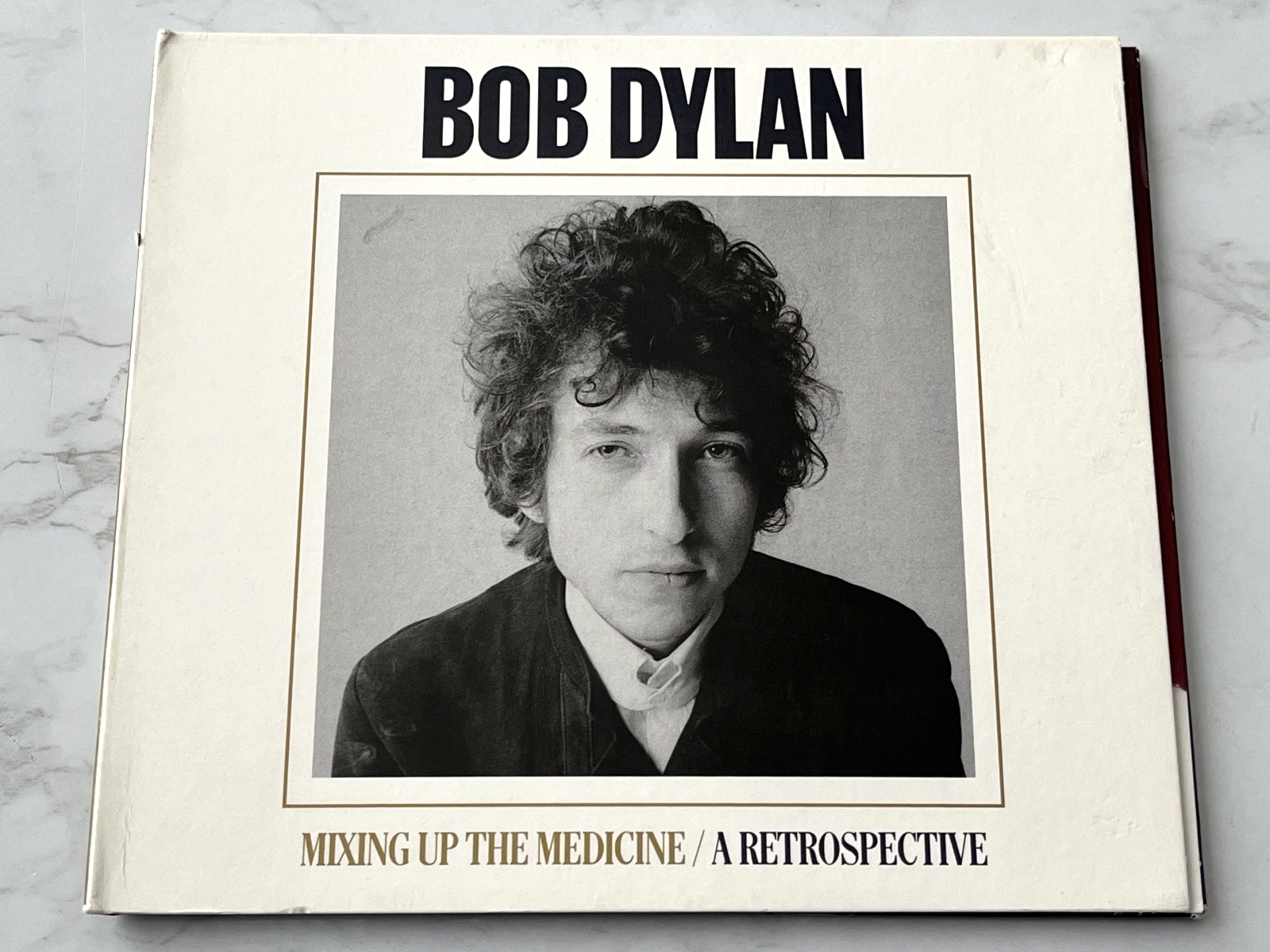 Bob Dylan – Mixing Up The Medicine / A Retrospective (Digipak) (2023)