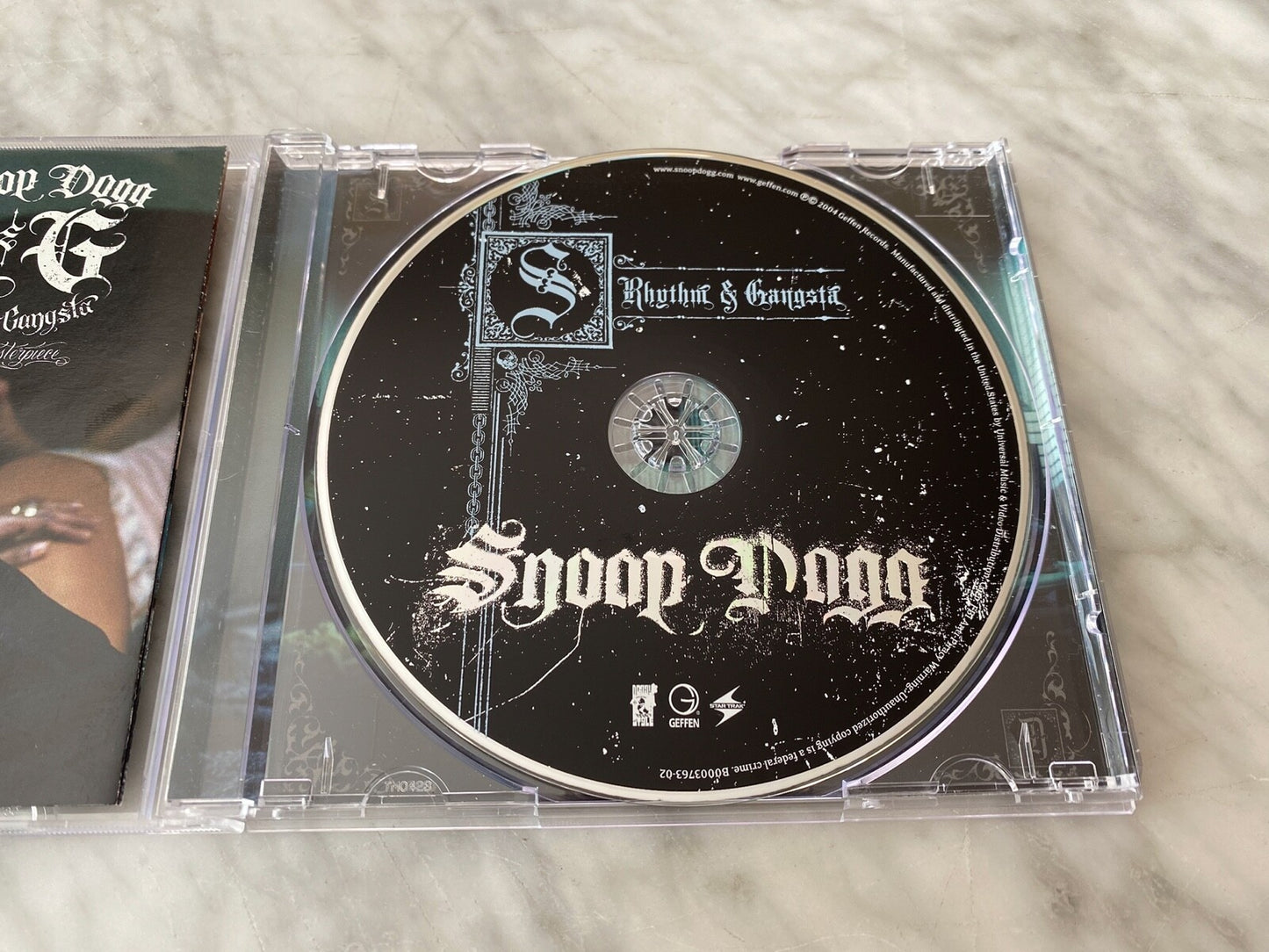 Snoop Dogg – R&G Rhythm & Gangsta The Masterpiece (2004)