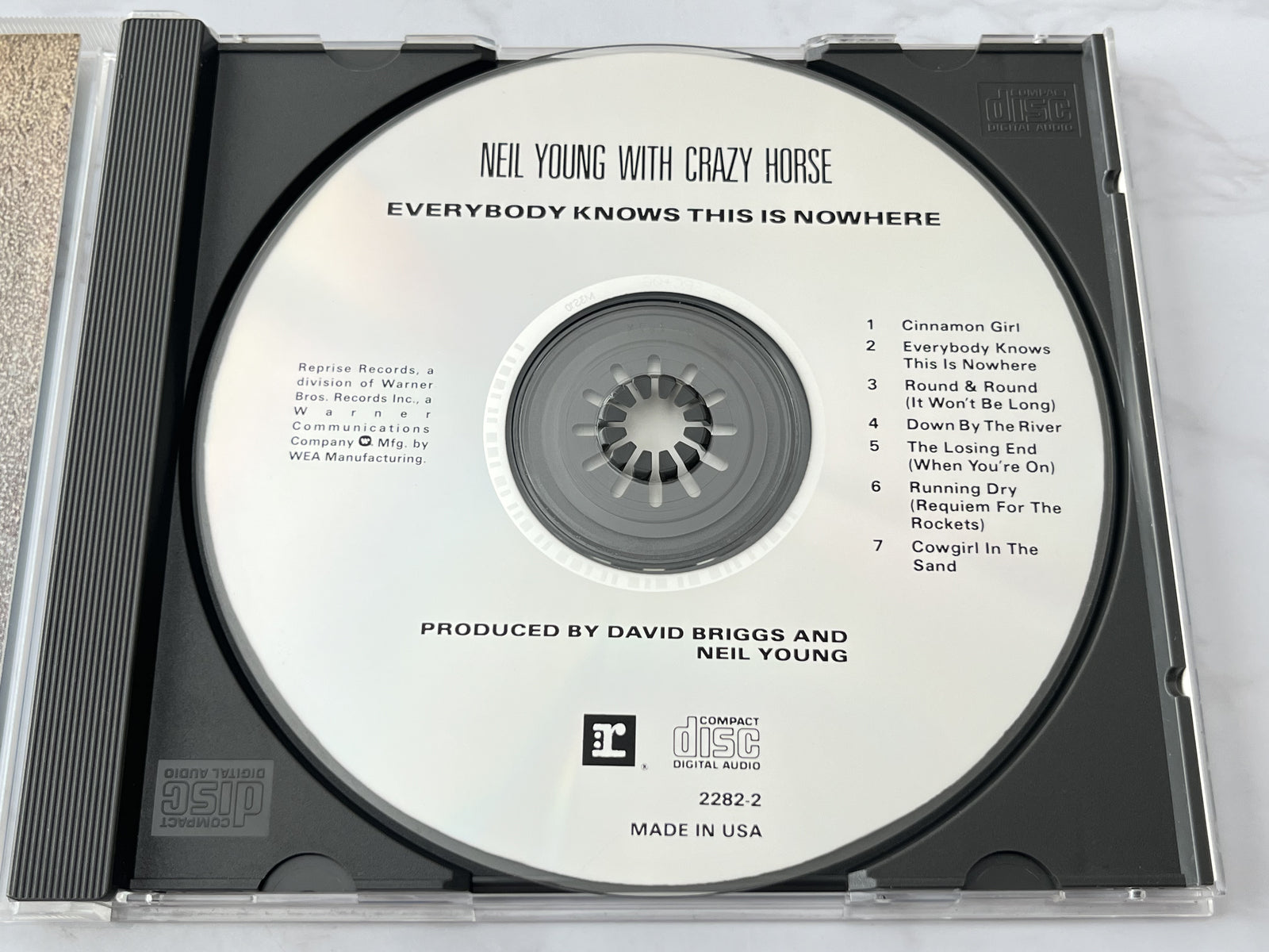 Neil Young – Everybody Knows This Is Nowhere