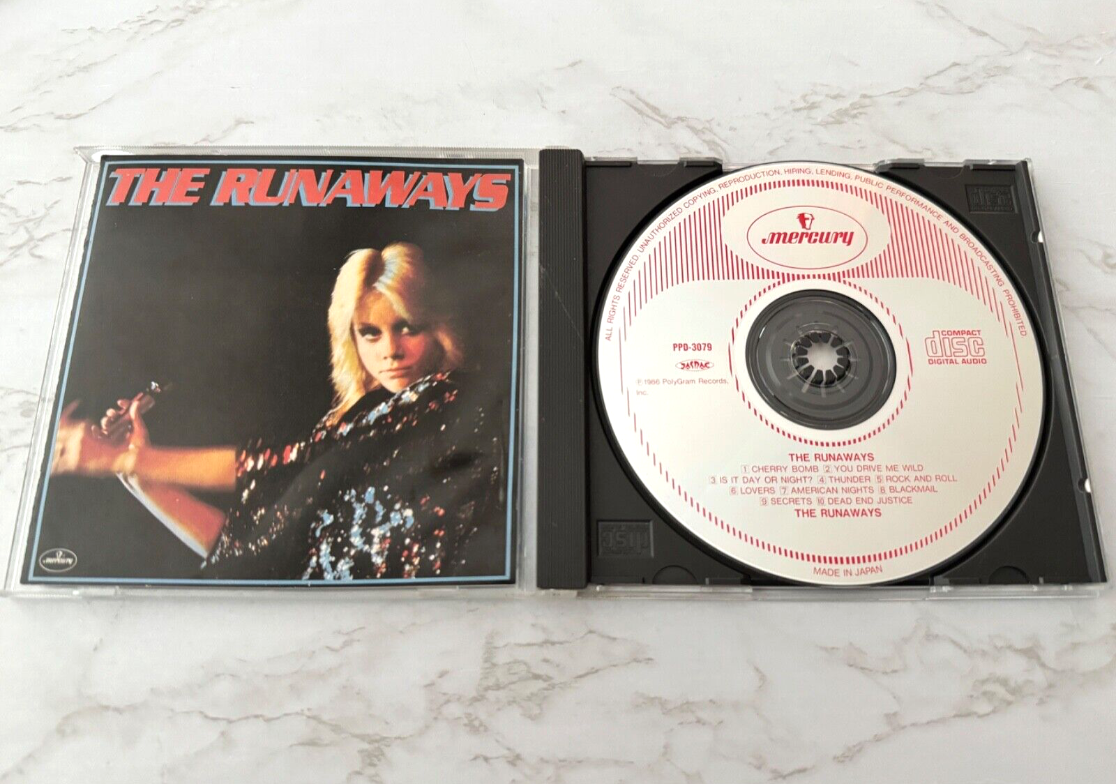 The Runaways – The Runaways (1990) [JAPAN PRESS]