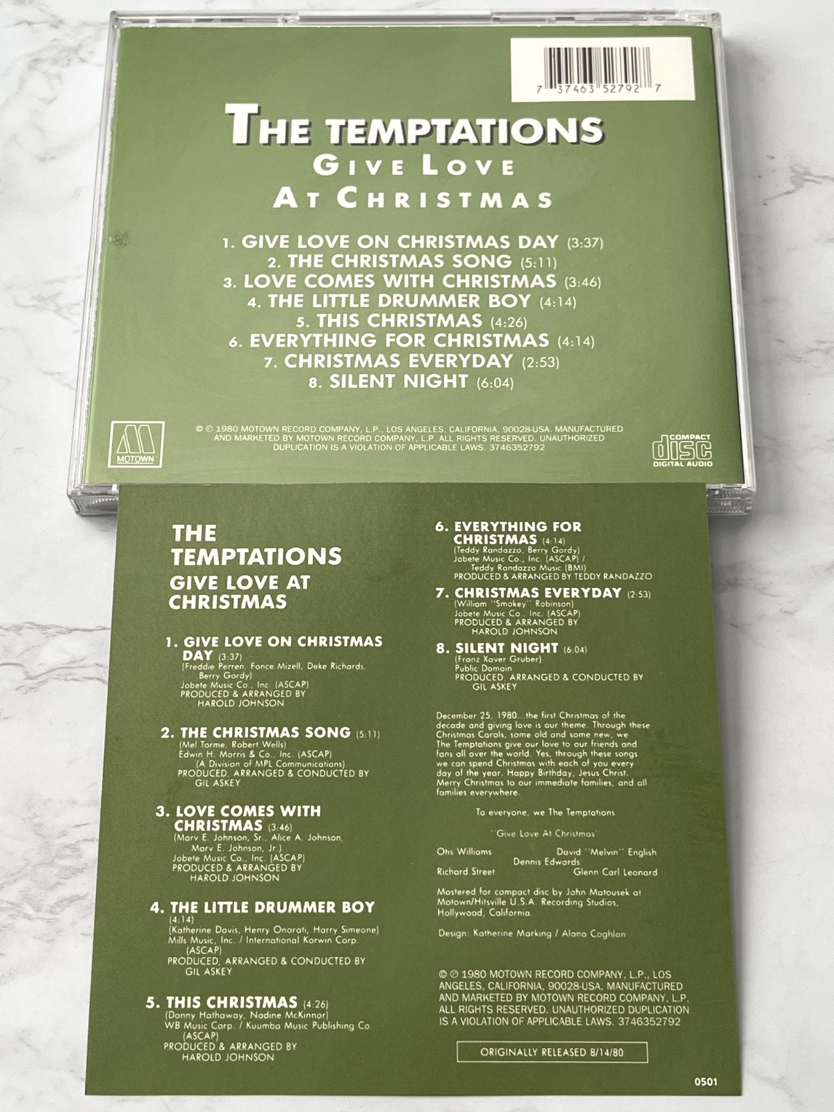 The Temptations – Give Love At Christmas