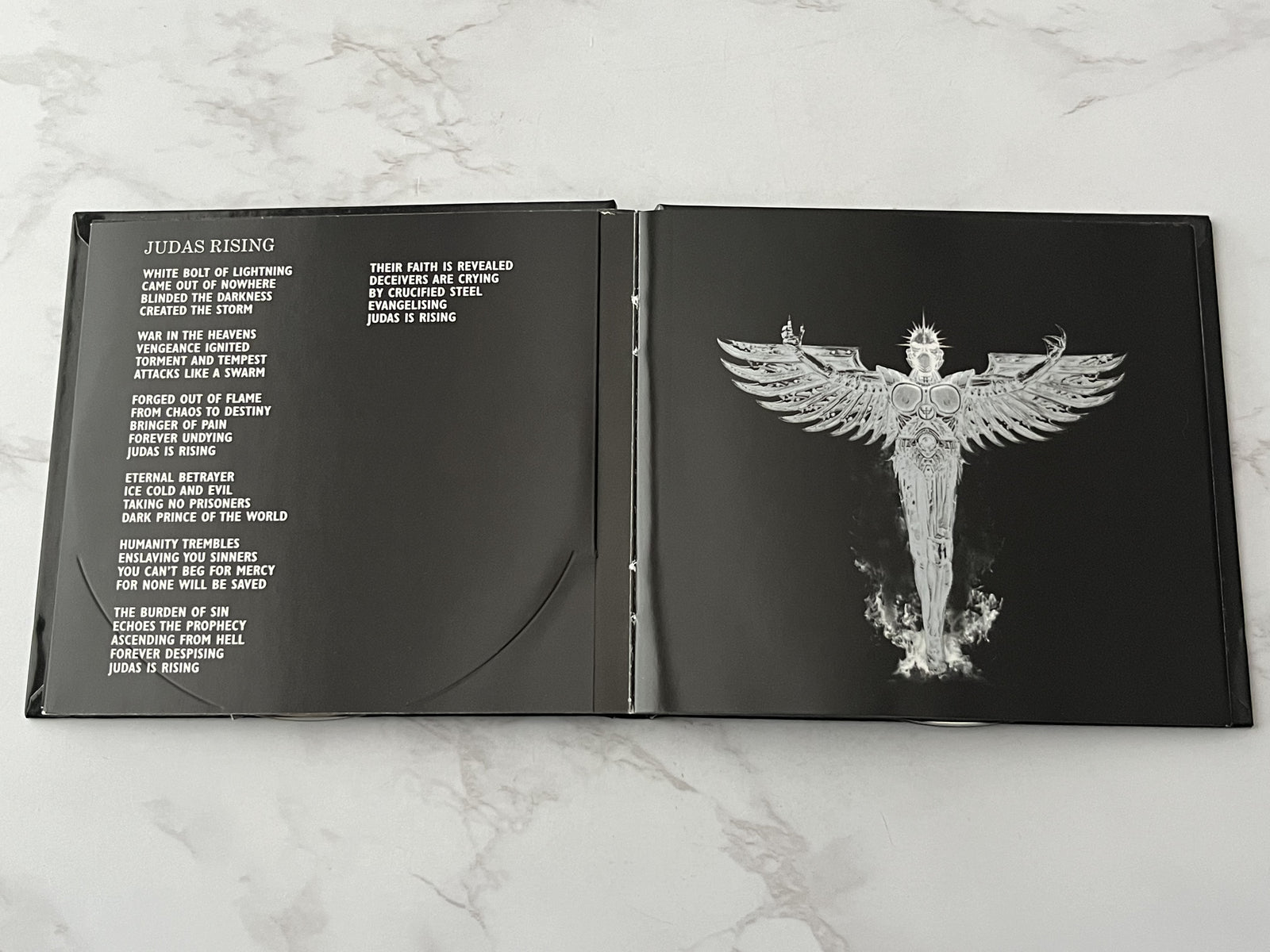 Judas Priest – Angel Of Retribution (CD/DVD) (2005)