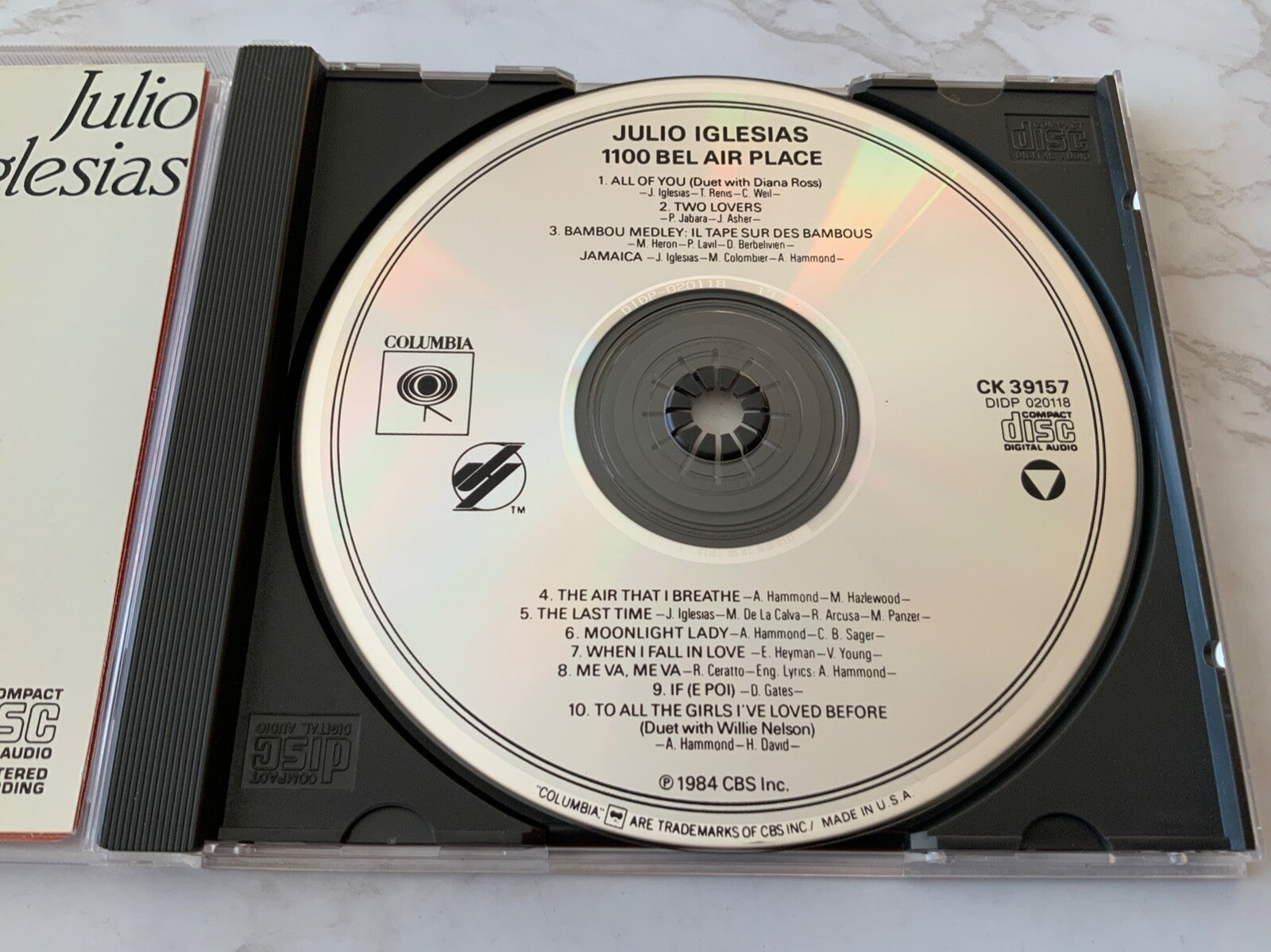 Julio Iglesias – 1100 Bel Air Place (1984)