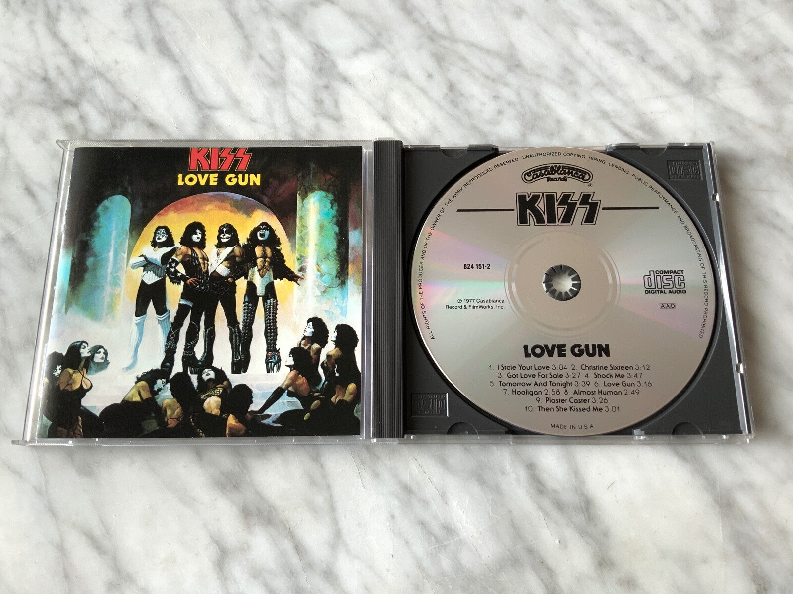Kiss – Love Gun