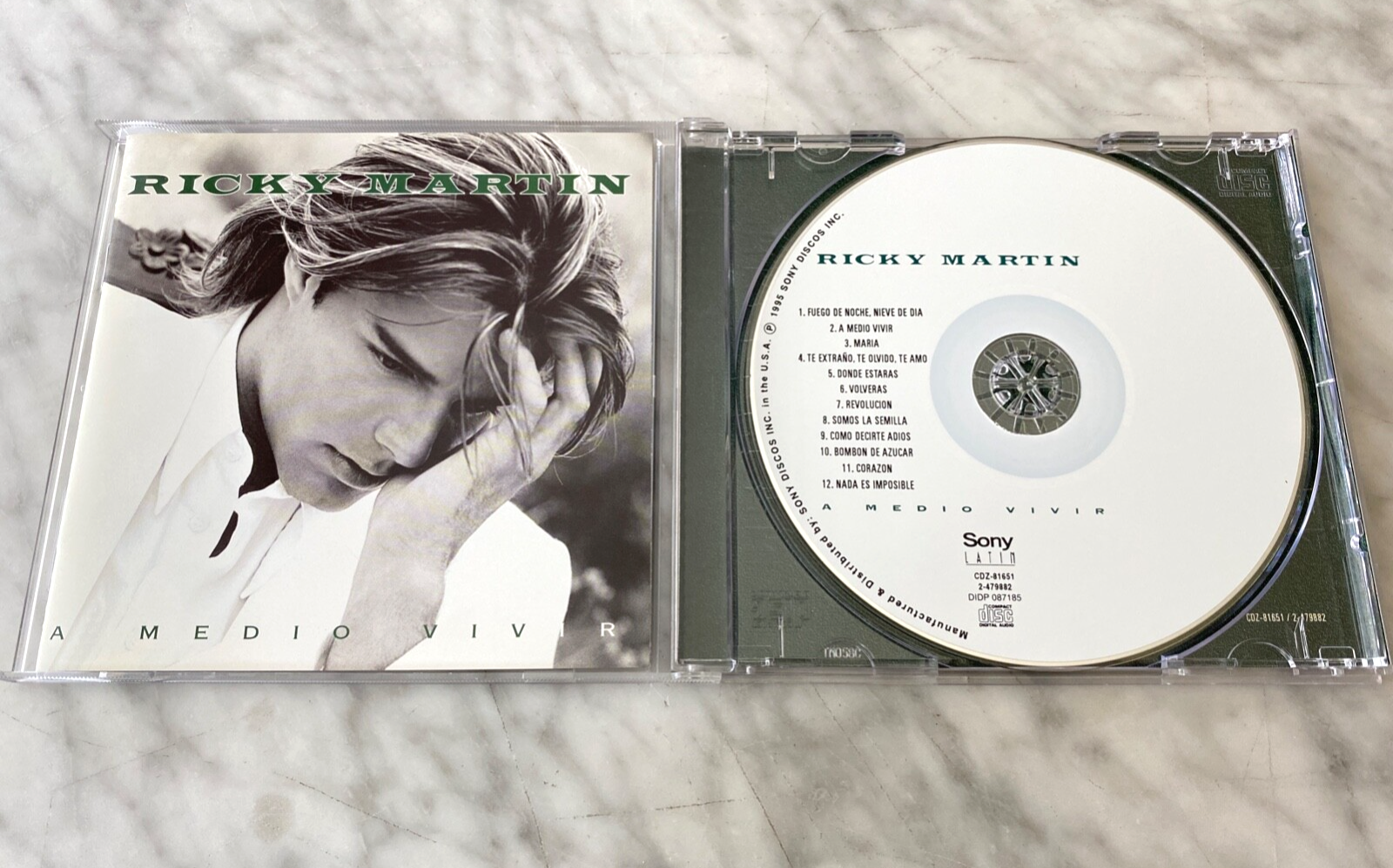 Ricky Martin – A Medio Vivir (1995)