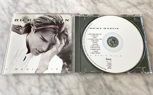 Ricky Martin – A Medio Vivir (1995)