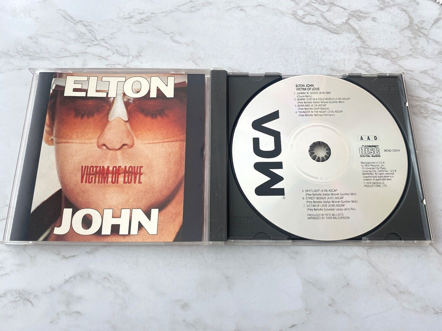 Elton John – Victim Of Love