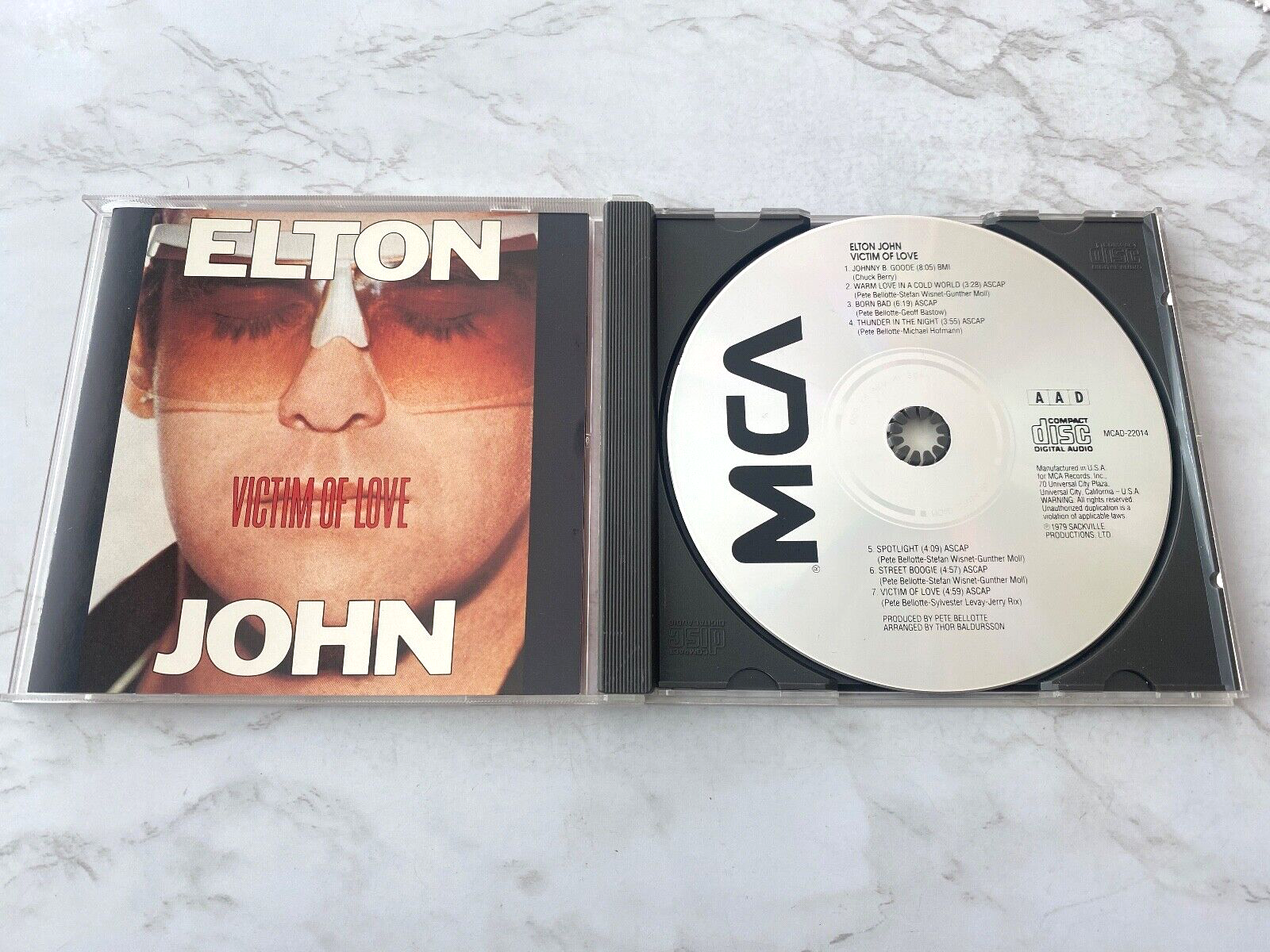 Elton John – Victim Of Love