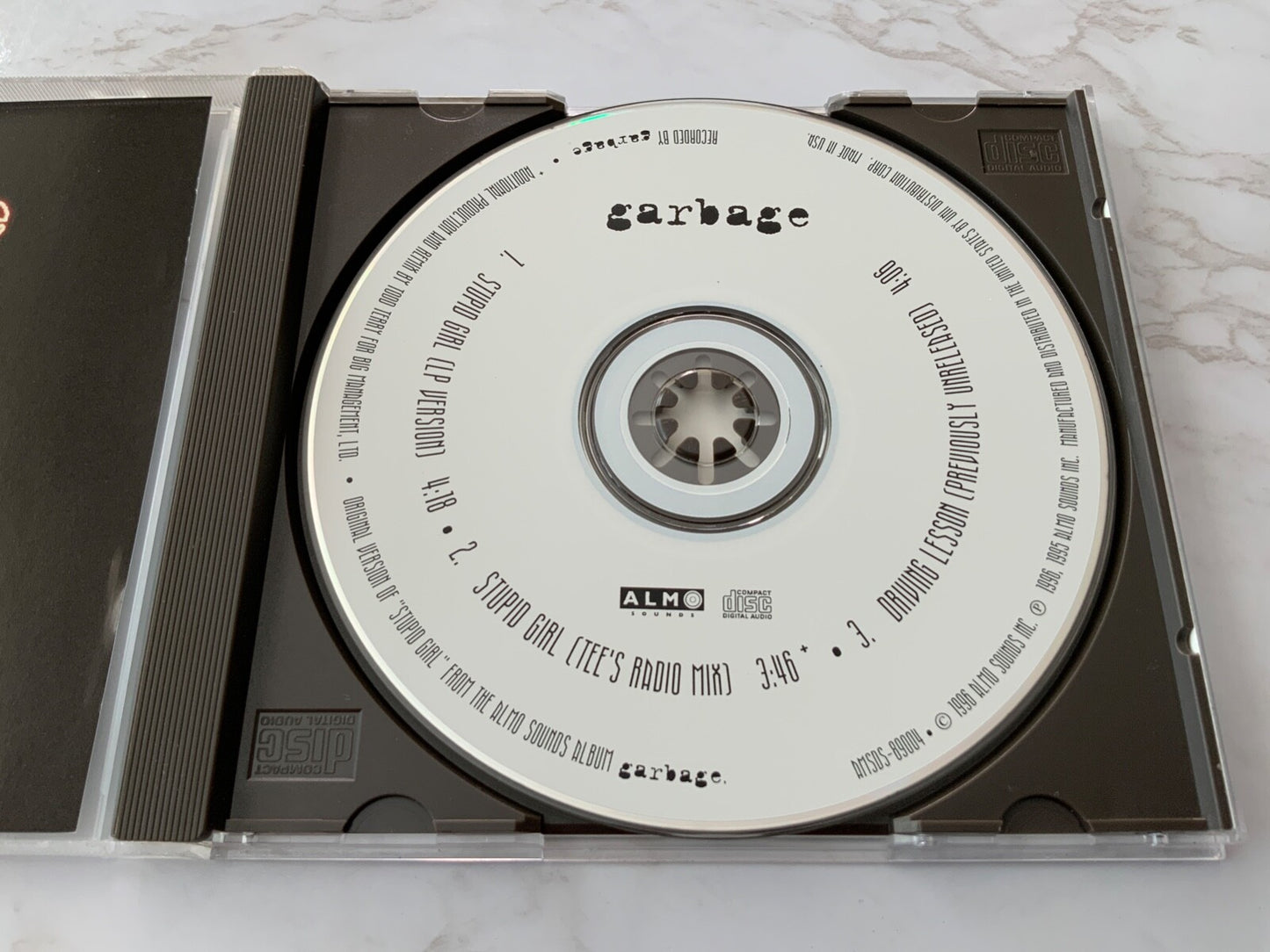 Garbage – Stupid Girl (1996)