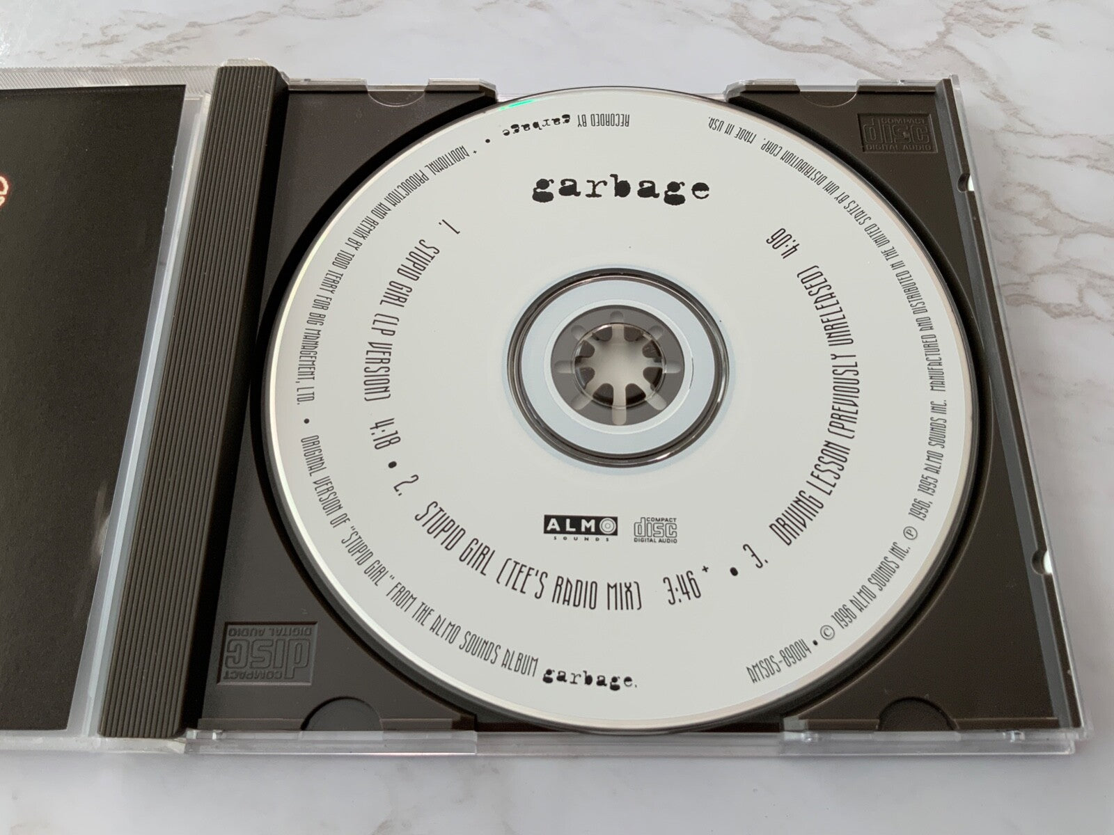 Garbage – Stupid Girl (1996)