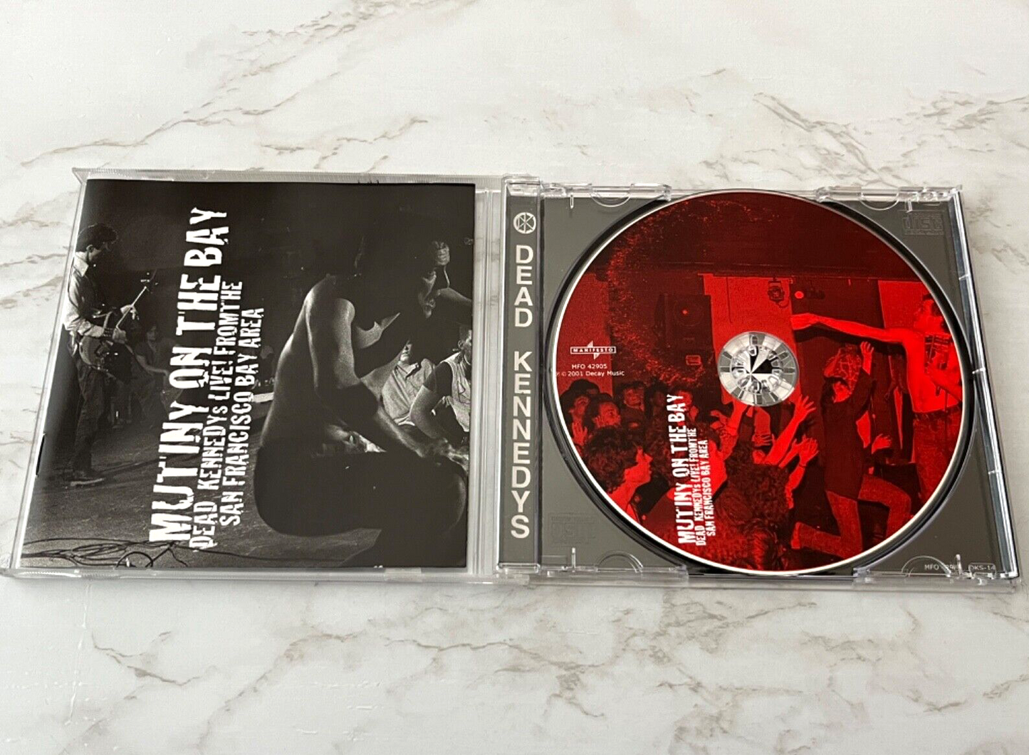 Dead Kennedys – Mutiny On The Bay (2001)