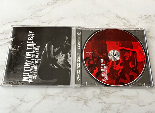 Dead Kennedys – Mutiny On The Bay (2001)