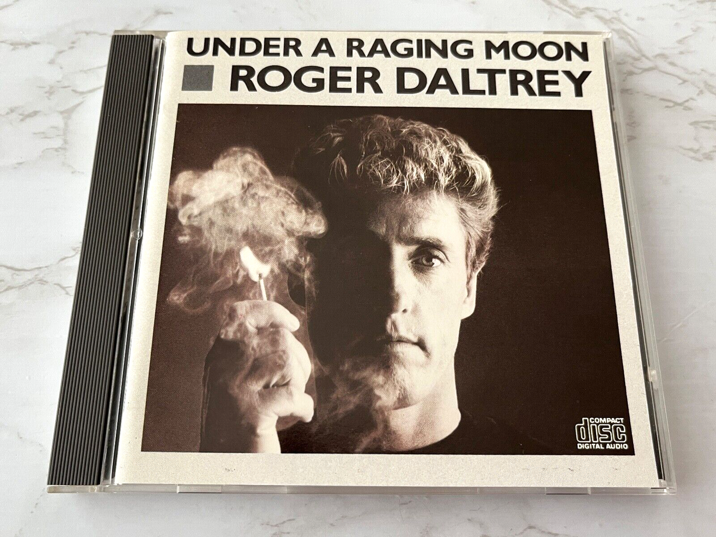 Roger Daltrey – Under A Raging Moon (1985) [JAPAN PRESS]