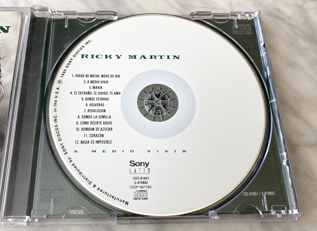Ricky Martin – A Medio Vivir (1995)
