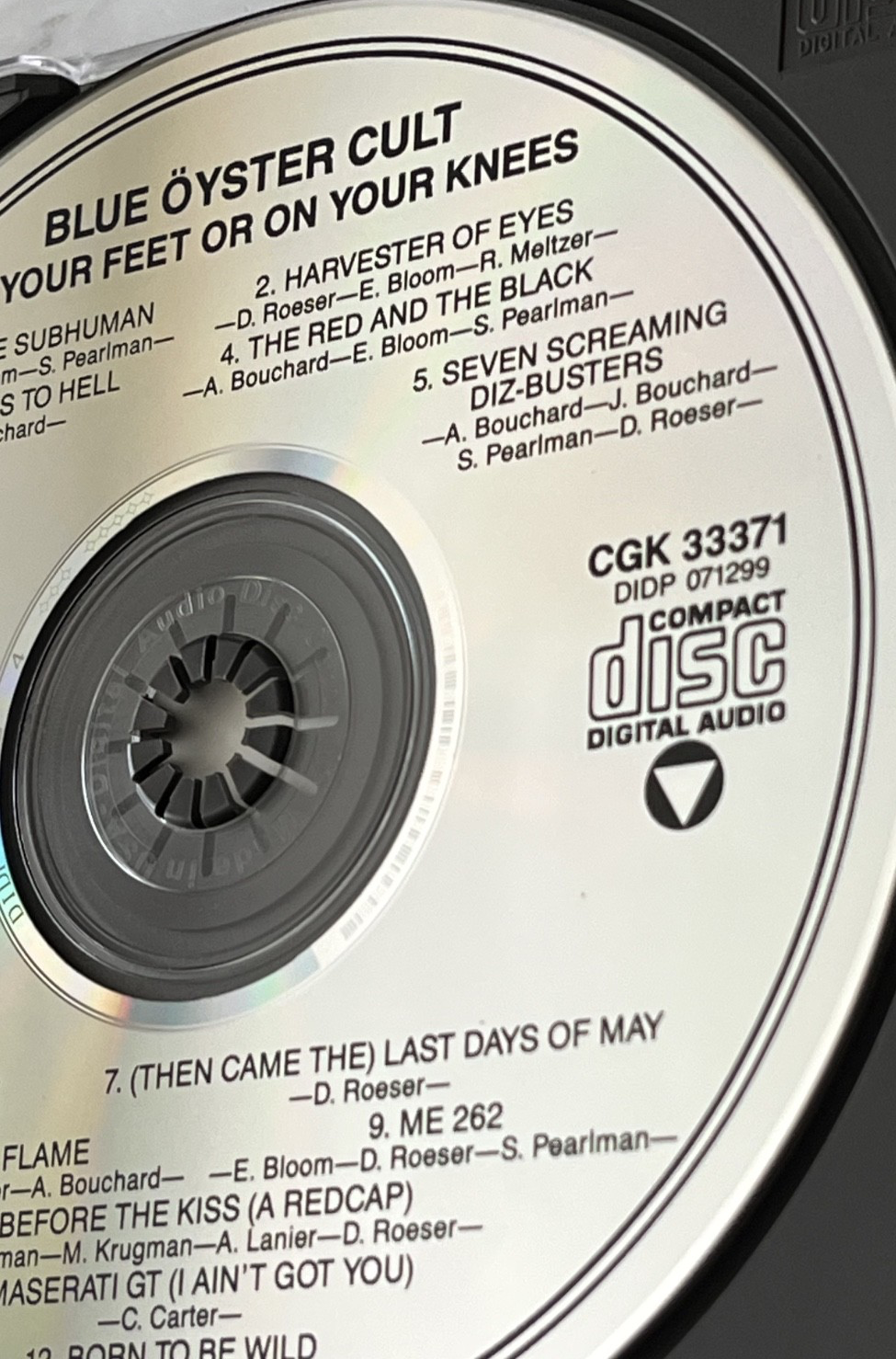 Blue Oyster Cult – On Your Feet Or On Your Knees
