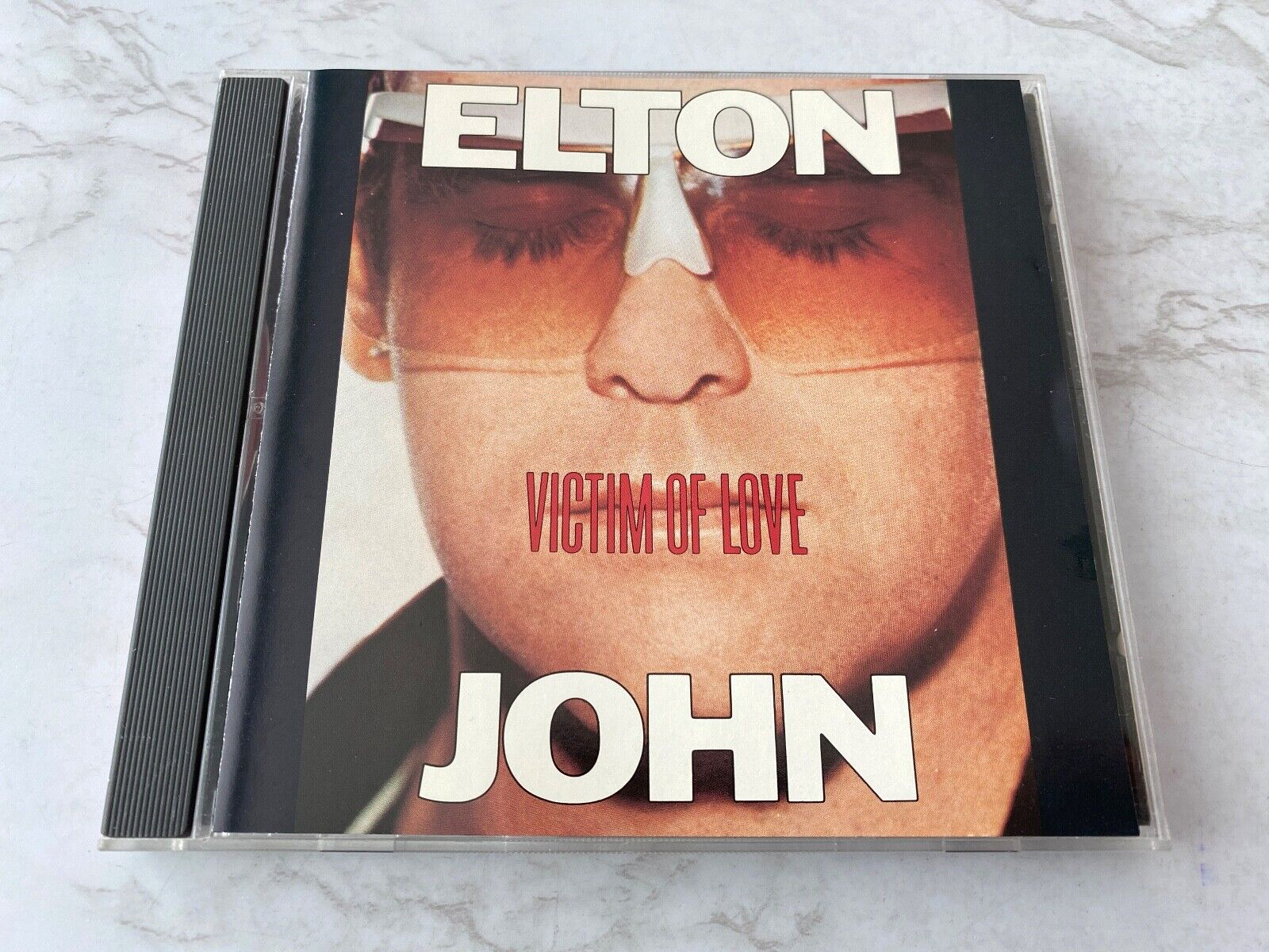 Elton John – Victim Of Love