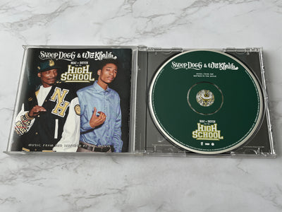 Snoop Dogg & Wiz Khalifa – Mac + Devin Go To High School (2011)