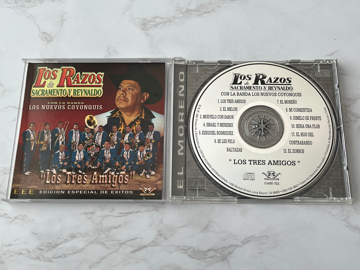 Los Razos de Sacramento y Reynaldo con Banda Los Nuevos Coyonquis – Los Tres Amigos
