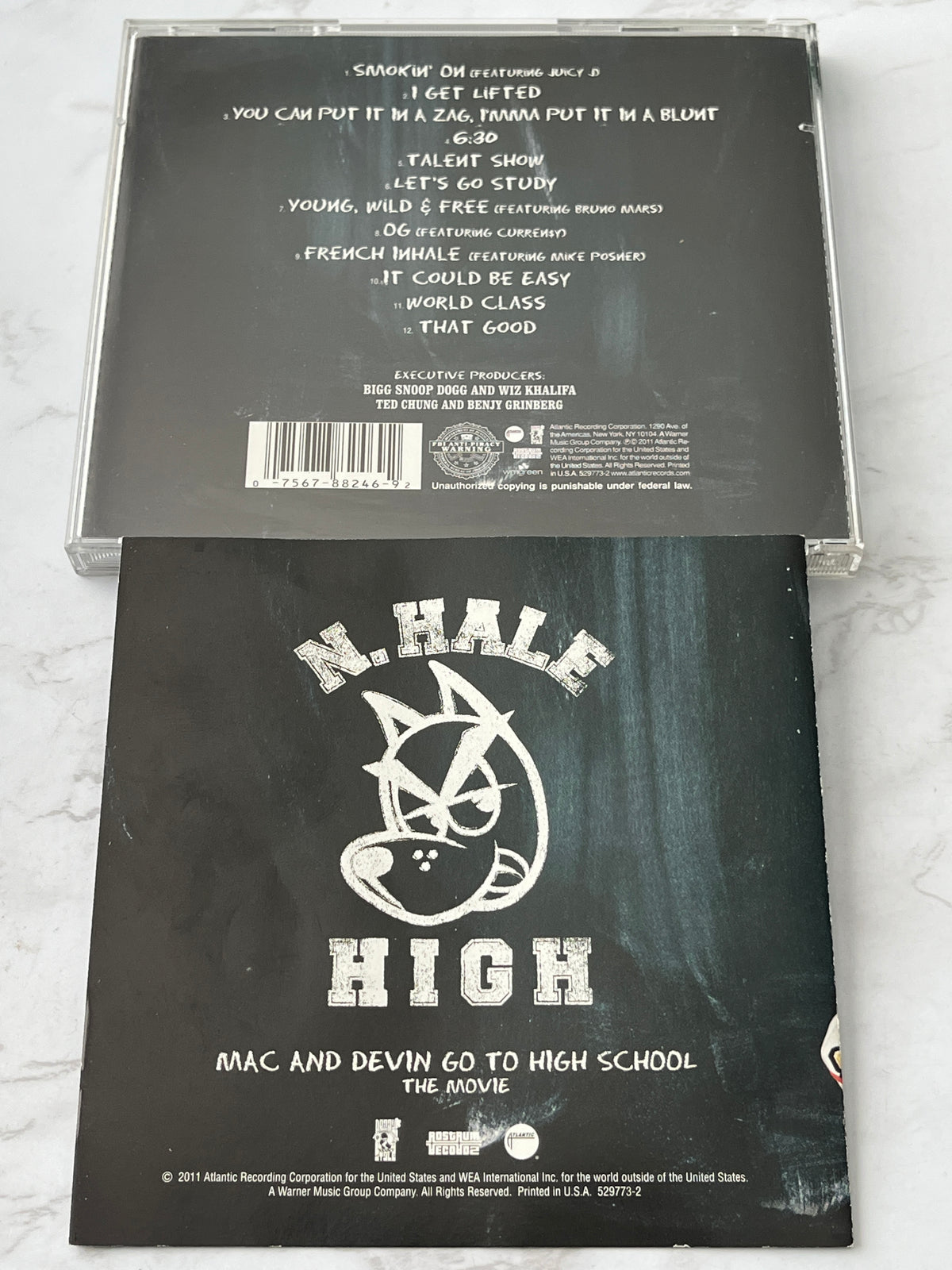 Snoop Dogg & Wiz Khalifa – Mac + Devin Go To High School (2011)