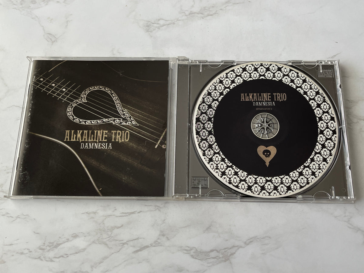 Alkaline Trio – Damnesia (2011)