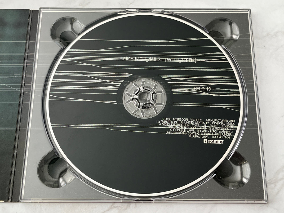 Nine Inch Nails – With Teeth (2005)