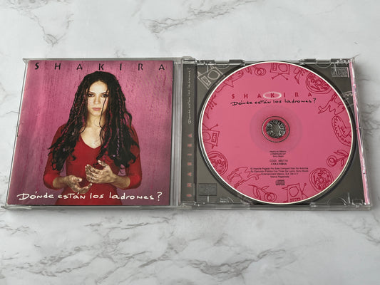 Shakira – ¿Dónde Están los Ladrones? (1998)