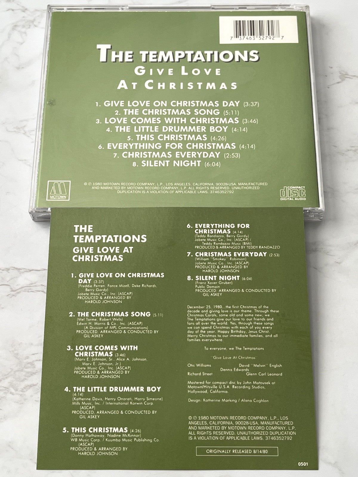 The Temptations – Give Love At Christmas