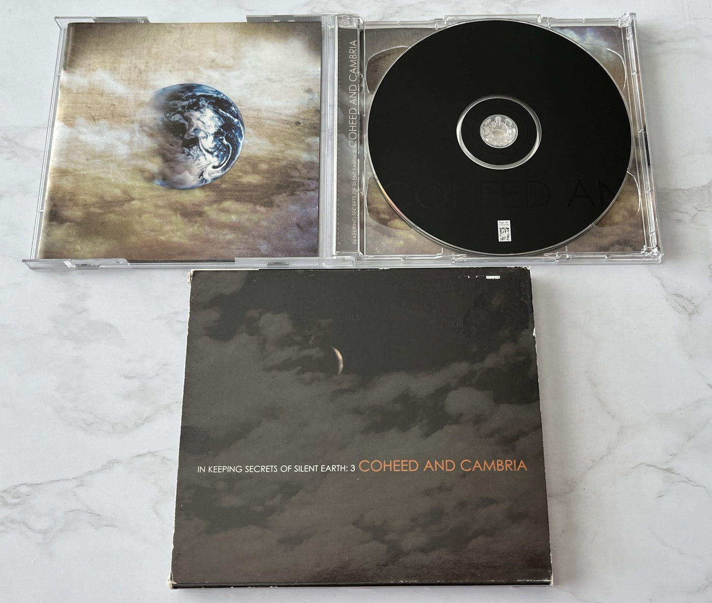 Coheed and Cambria – In Keeping Secrets Of Silent Earth (CD/DVD) (2003)
