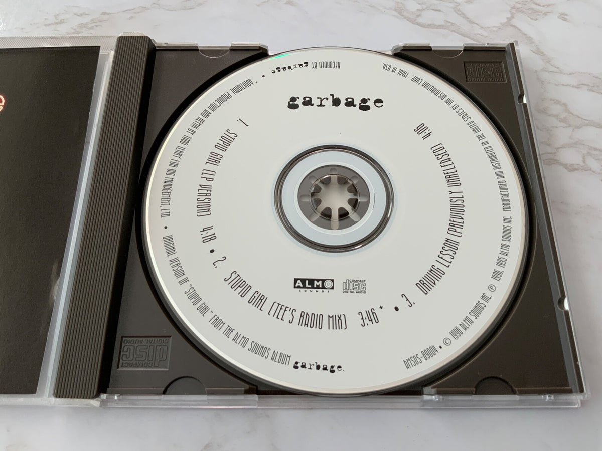 Garbage – Stupid Girl (1996)