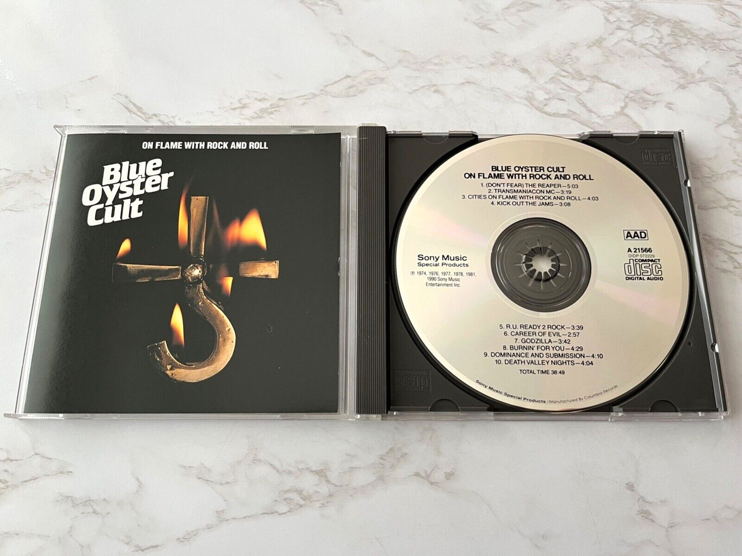 Blue Oyster Cult – On Flame With Rock And Roll (1990) [ORIGINAL USA PRESS]