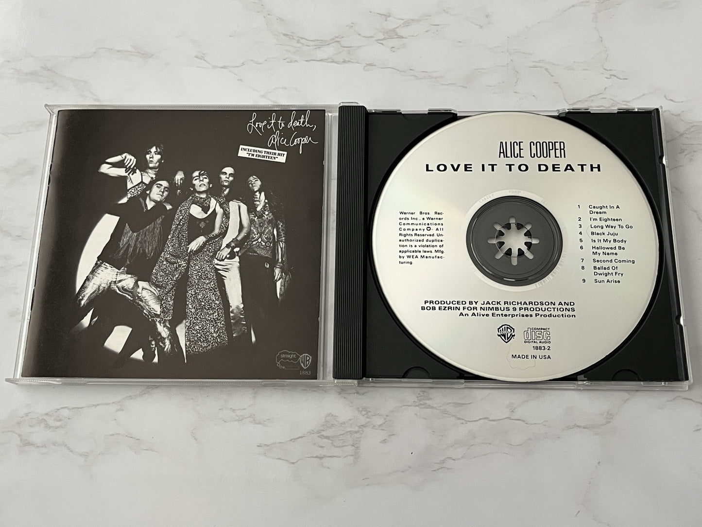 Alice Cooper – Love It To Death